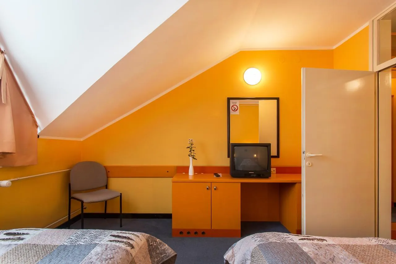 Hotel Alma & Castle Hrib 3*, Preddvor
